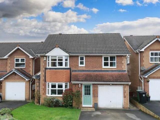 House for sale in Farsley, West Yorkshire