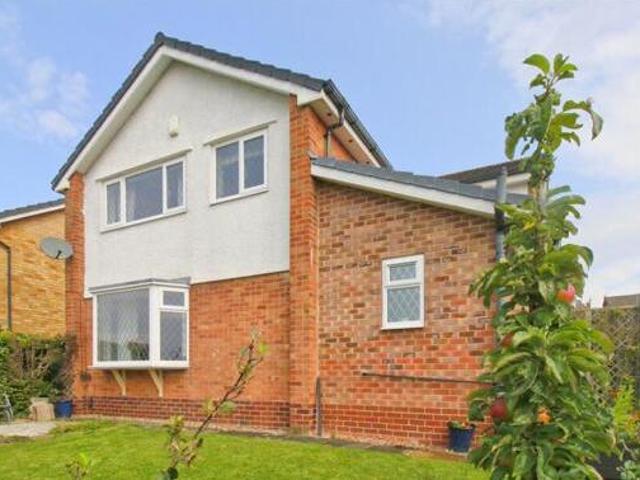 House for sale in Farsley, West Yorkshire