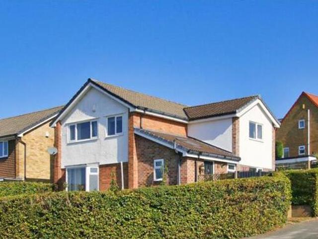 House for sale in Farsley, West Yorkshire