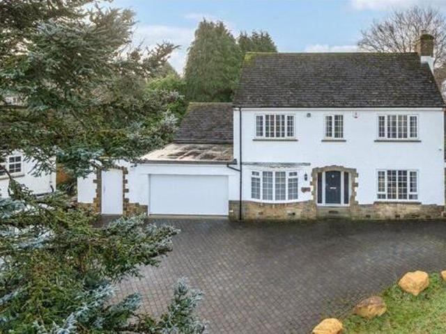 House for sale in Tranmere Park, Guiseley