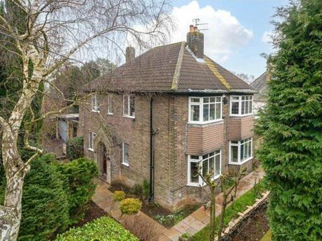 House for sale in Tranmere Park, West Yorkshire
