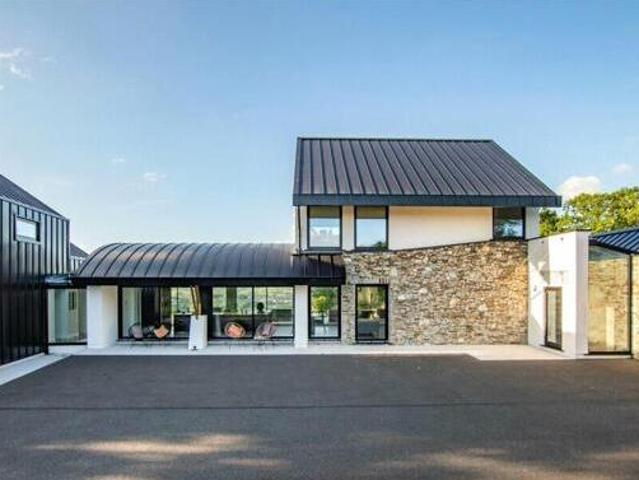 House for sale in Llandeilo, Wales