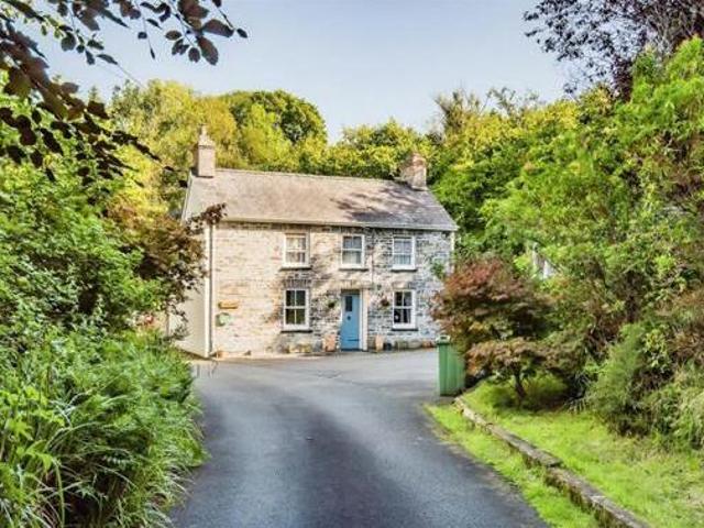House for sale in Llanybydder, Wales