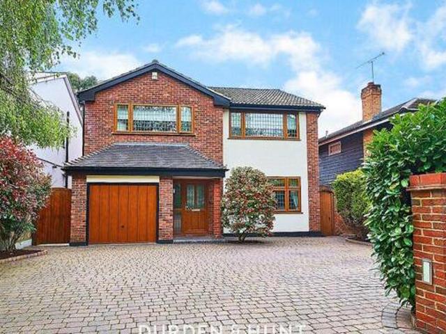 House for sale in Loughton, Epping Forest