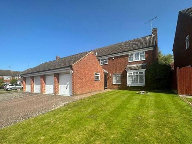 House for sale in Luton