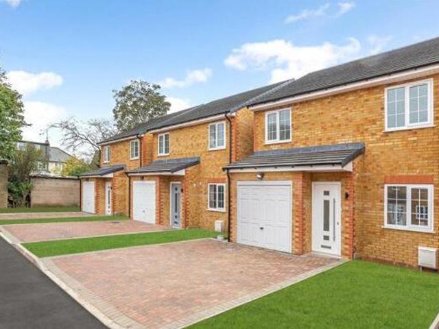 House for sale in Luton