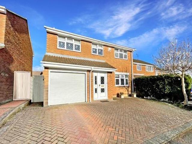 House for sale in Luton