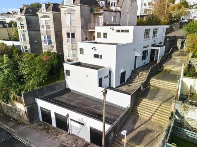 House for sale in Follaton, Strode