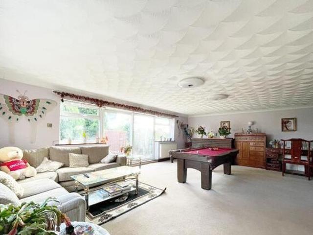 House for sale in Mapplewell, South Yorkshire