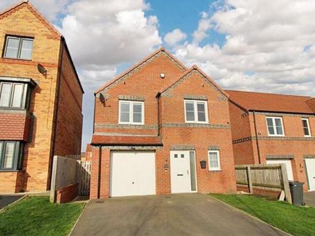 House for sale in Mapplewell, South Yorkshire