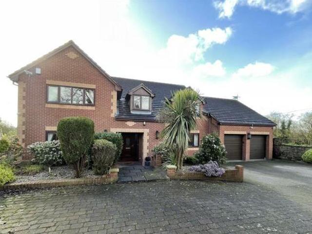 House for sale in Mapplewell, South Yorkshire