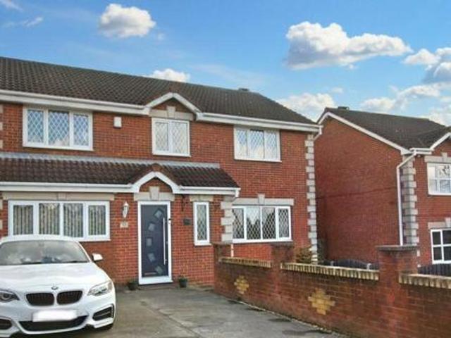 House for sale in Mapplewell, South Yorkshire