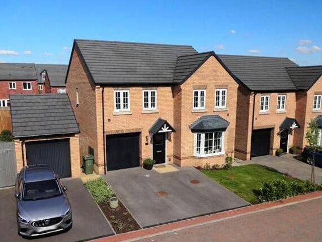 House for sale in Mirfield, West Yorkshire