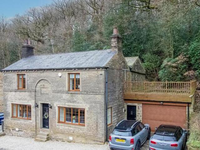House for sale in Huddersfield, West Yorkshire