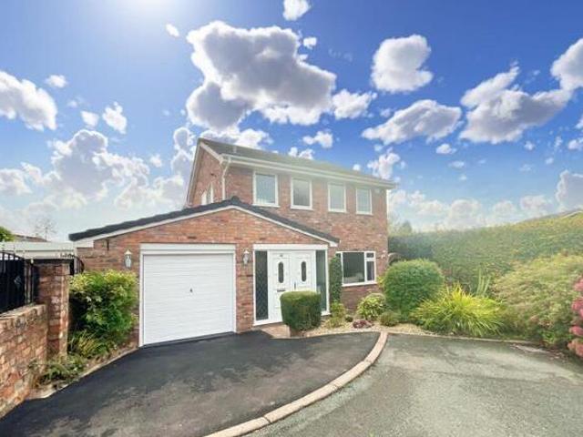 House for sale in Newcastle-under-Lyme, Staffordshire