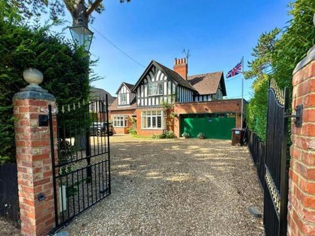 House for sale in Northampton, Northamptonshire