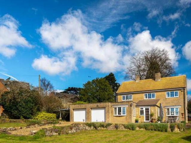House for sale in Brackley, West Northamptonshire