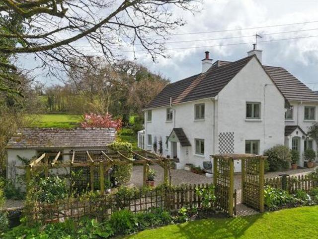 House for sale in Weir Quay, Devon