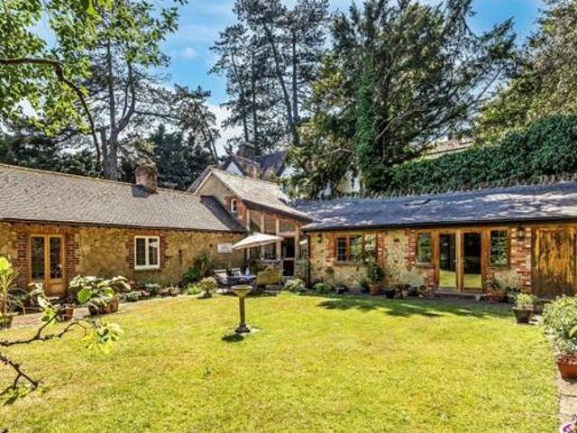 House for sale in Oxted, Hillview