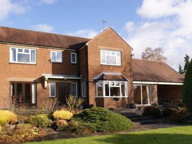 House for sale in Froggatt, East Midlands