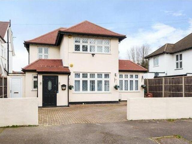 House for sale in Pinner, Greater London