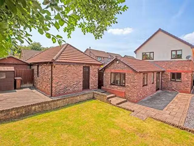 House for sale in Garden City