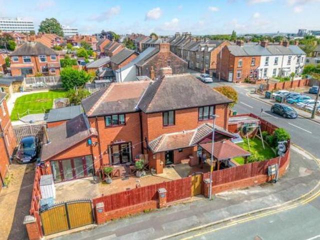 House for sale in Pogmoor, South Yorkshire