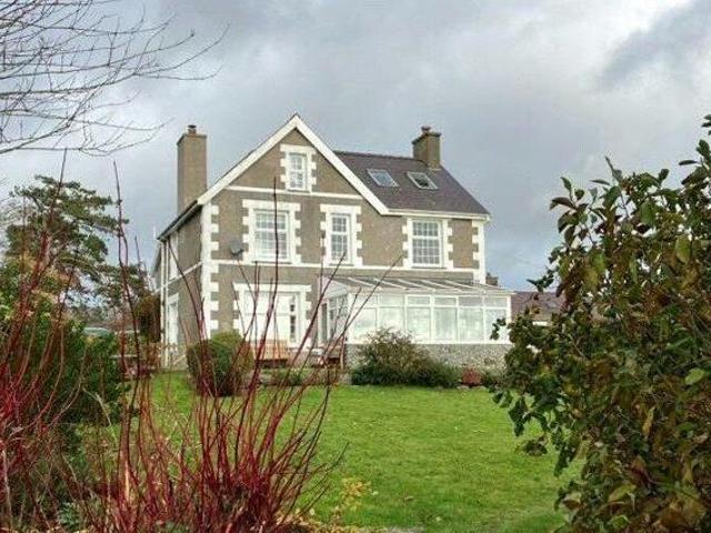 House for sale in Pwllheli, Wales