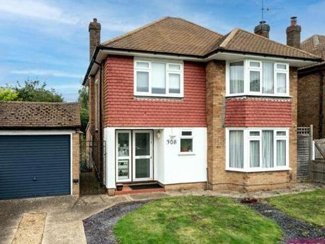 House for sale in Batchworth, Hertfordshire