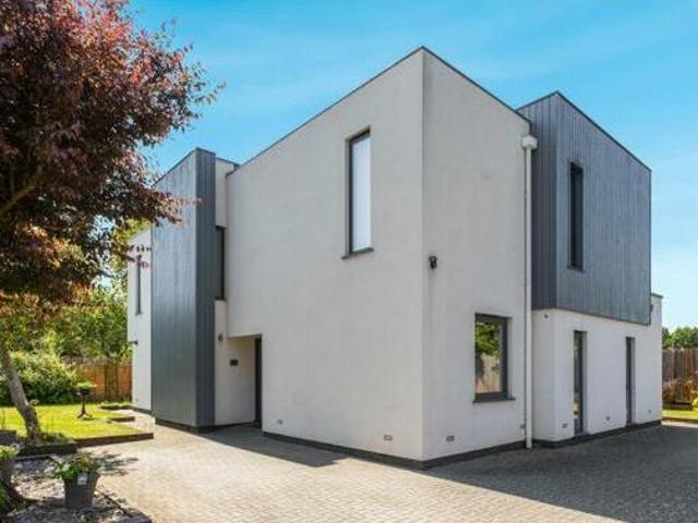 House for sale in Batchworth, Hertfordshire