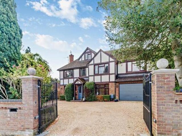 House for sale in Batchworth, Hertfordshire