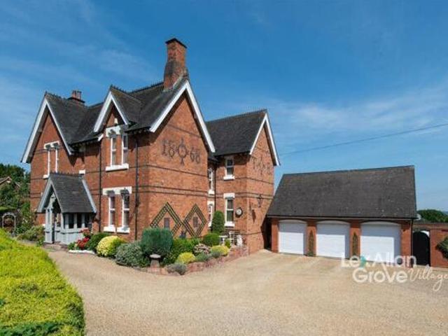 House for sale in Halesowen, West Midlands