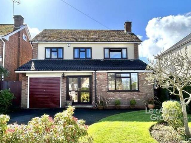 House for sale in Halesowen, West Midlands