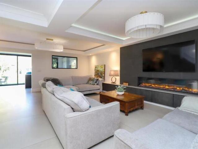 Farm for sale in Ruislip, Greater London