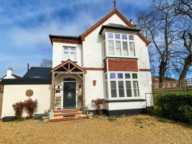 House for sale in Lower Halliford, Surrey