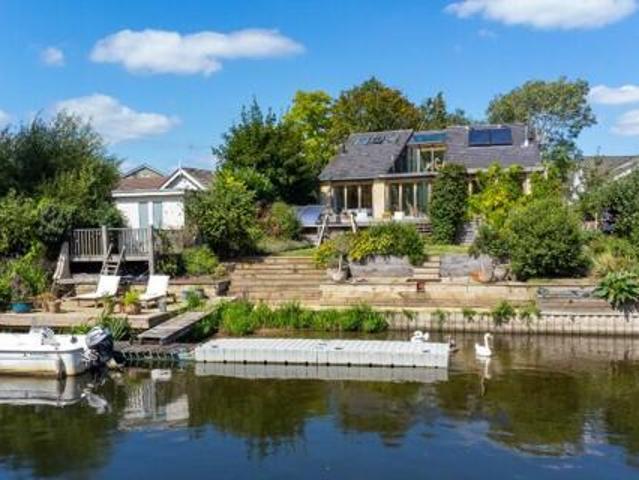 House for sale in Lower Halliford, Surrey