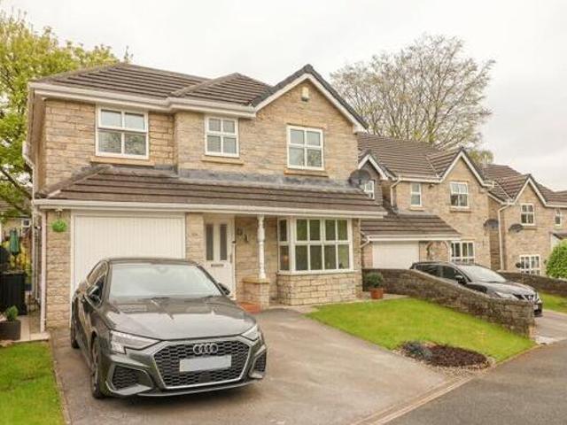 House for sale in Whitfield, Charlesworth