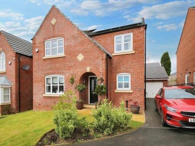 House for sale in Roby Mill, Lancashire