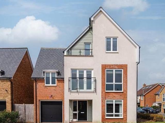 House for rent in Surrey