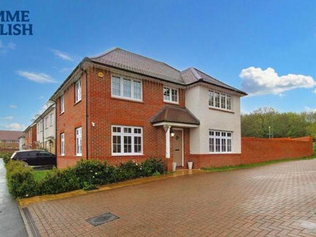 House for sale in Laindon, Essex