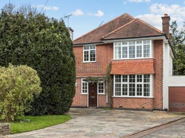 House for sale in Little Stanmore, Greater London