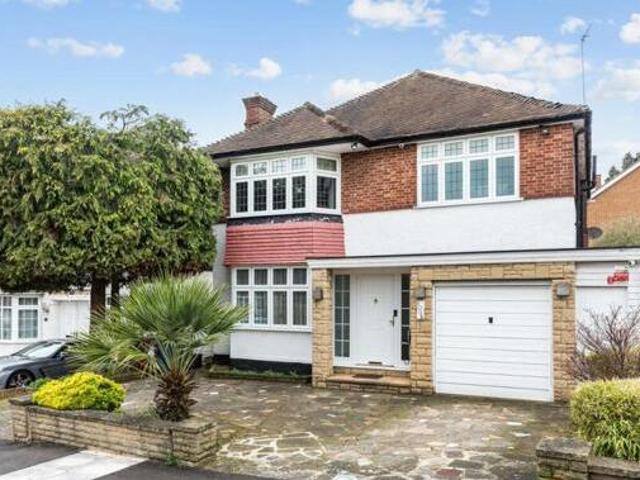 House for sale in Little Stanmore, Greater London
