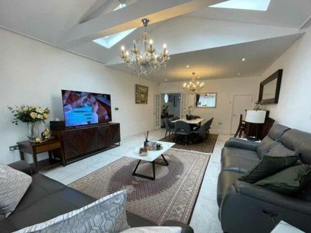 House for sale in Little Stanmore, Greater London