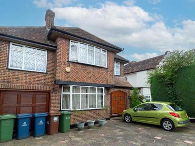House for sale in Little Stanmore, Greater London