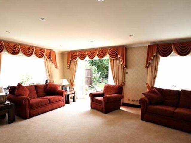 House for sale in Little Stanmore, Greater London