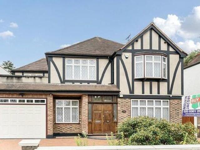 House for sale in Little Stanmore, Greater London