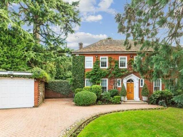 House for sale in Little Stanmore, Greater London