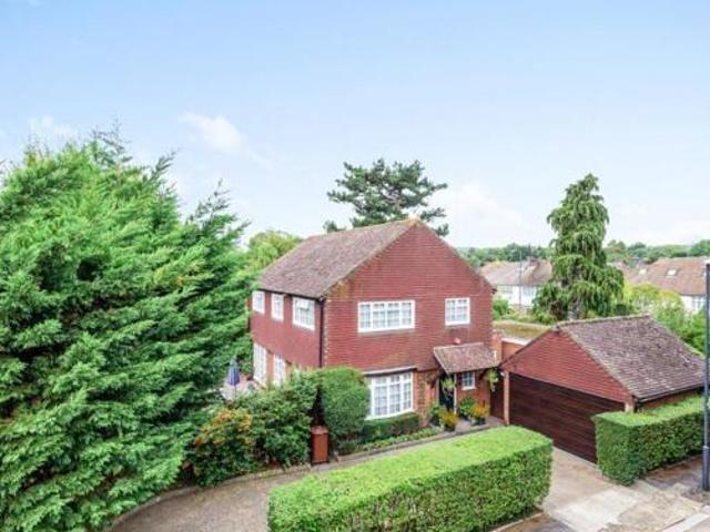 House for sale in Little Stanmore, Greater London