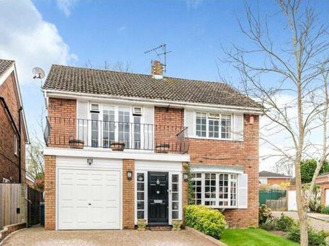 House for sale in Little Stanmore, Greater London