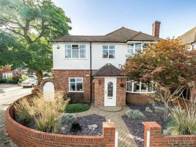 House for sale in London Borough of Hounslow, Feltham